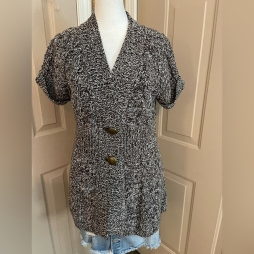 Josephine short sleeve fitted black & white knit cardigan w/2 metal buttons Sz M